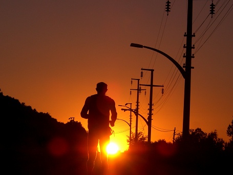 Lauf im Sonnenuntergang