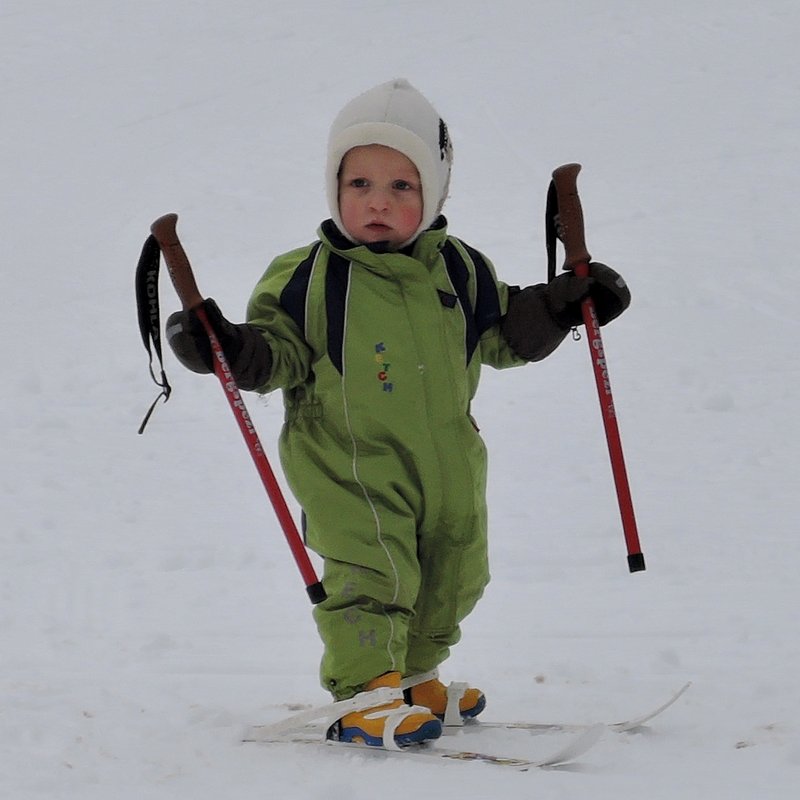 Ein sehr junger Schifahrer